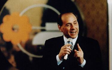 A young Silvio Berlusconi holds a speech at the Mediaset tv headquarters on February 1992 in Milan, Italy. (Photo by Franco Origlia/Getty Images)