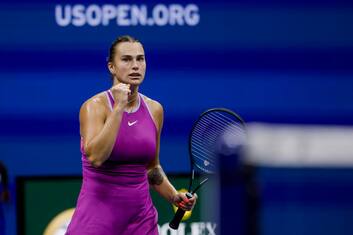 epa11592373 Aryna Sabalenka of Belarus gestures as she plays against Jessica Pegula of the US during their women's singles final match of the US Open Tennis Championships at the USTA Billie Jean King National Tennis Center in Flushing Meadows, New York, USA, 07 September 2024.  EPA/JOHN G. MABANGLO