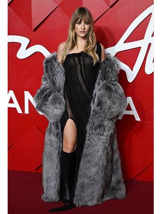 03-fashion-awards-2024-red-carpet-look-ipa - 1