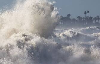 VENTURA, CALIFORNIA - DECEMBER 28: Large waves break near the beach on December 28, 2023 in Ventura, California. Dangerous surf churned up by storms in the Pacific is impacting much of Californiaâ  s coastline with coastal flooding possible in some low-lying areas. (Photo by Mario Tama/Getty Images)