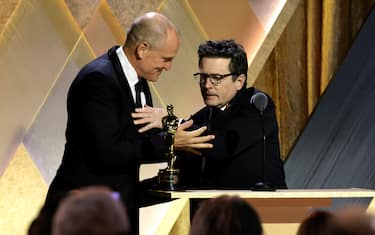 LOS ANGELES, CALIFORNIA - NOVEMBER 19: (L-R) Woody Harrelson presents Michael J. FoxÂ with the Jean Hersholt Humanitarian Award onstage during the Academy of Motion Picture Arts and Sciences 13th Governors Awards at Fairmont Century Plaza on November 19, 2022 in Los Angeles, California. (Photo by Kevin Winter/Getty Images)