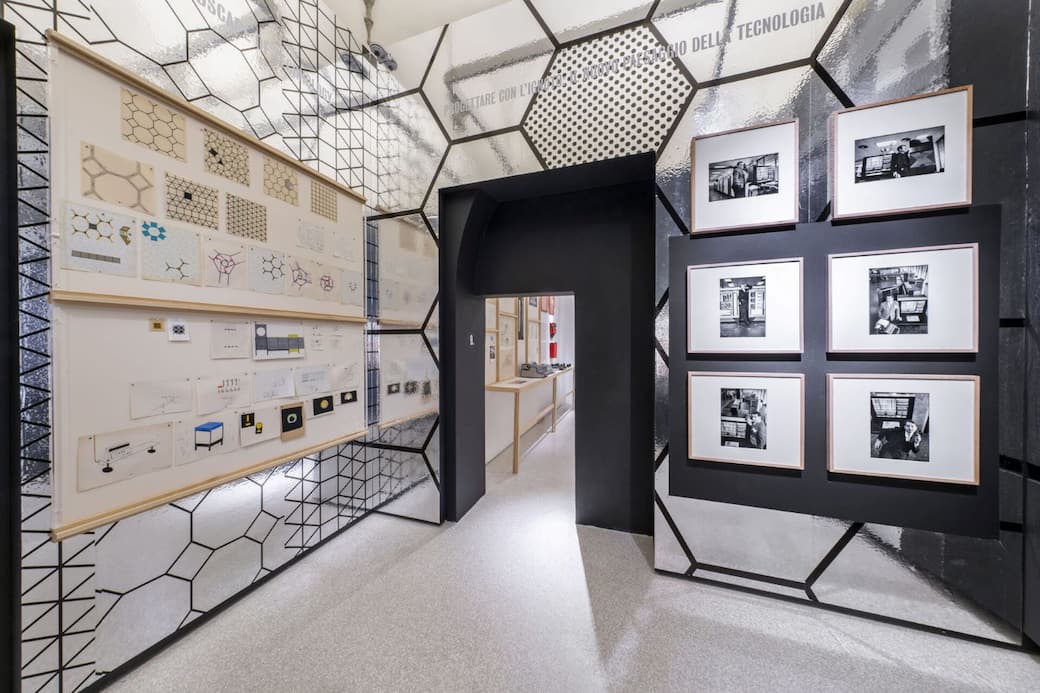 Installation view della mostra Io sono un architetto. Ettore Sottsass, 2026, Palazzo Buontalenti, Pistoia. Courtesy Fondazione Pistoia Musei. © photo Ela Bialkowska, OKNOstudio