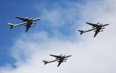 MOSCOW REGION, RUSSIA. APRIL 22, 2015. Tupolev Tu-95 intercontinental bombers in flight at Alabino during a rehearsal of the upcoming 9 May Victory Day Parade. Sergei Savostyanov/TASS