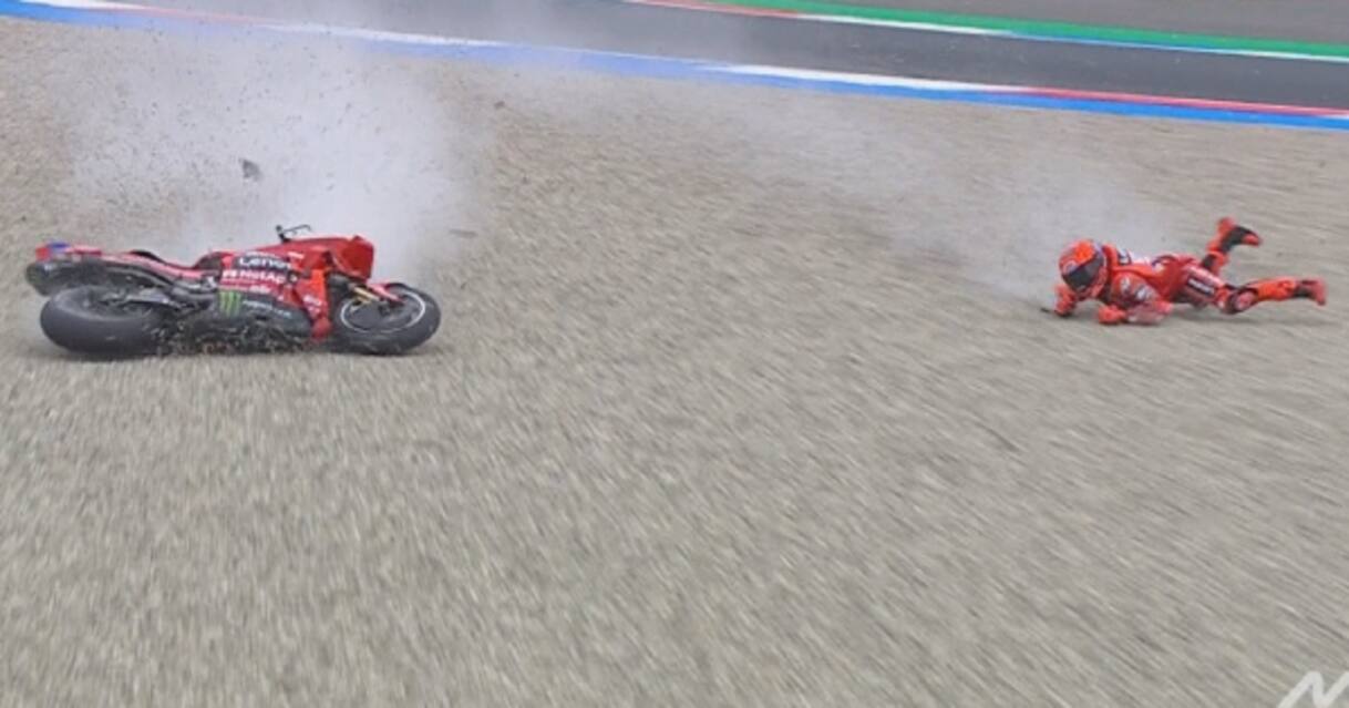 Marc Marquez, la caduta nelle prove libere del GP Assen. VIDEO | Sky Sport