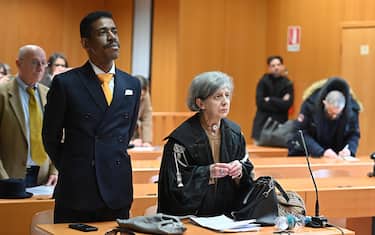 Simone Caminada con l'avvocato Corrada Giammarinaro durante la lettura della sentenza del processo per circonvenzione di incapace presso il tribunale di Torino, 6 febbraio 2023. ANSA/ALESSANDRO DI MARCO