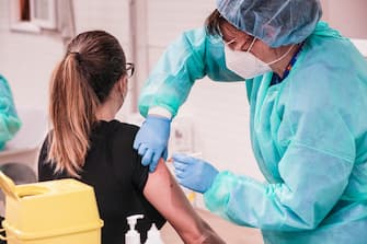 Health staff administers anti-Covid-19 vaccines at the Valentino hub in Turin, Italy, 12 January 2022. ANSA/TINO ROMANO