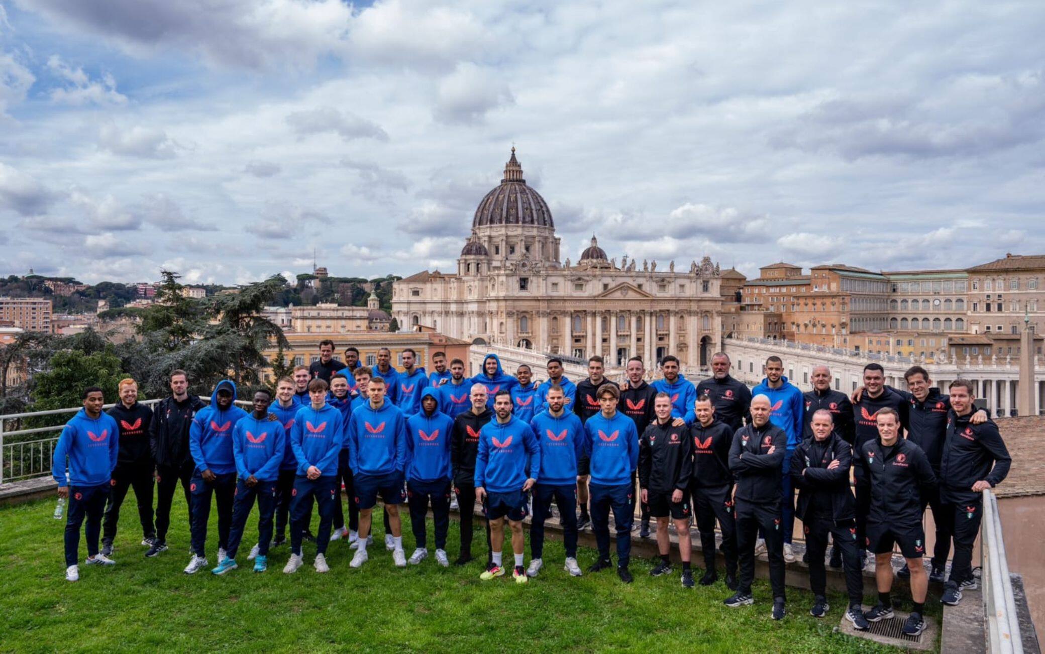 Foto da turisti per il Feyenoord a Roma