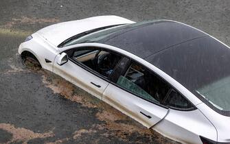 epa10571668 A car is stranded in flood water on Fort Lauderdale International Airport's West Perimeter road in Fort Lauderdale, Florida, USA, 13 April 2023. Heavy rains in the past days produced flooding in the lower areas of the Miami-Dade and Broward counties.  EPA/CRISTOBAL HERRERA-ULASHKEVICH