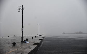 La pioggia inonda le strade anche nella città di Trieste, 28 agosto 2023.
ANSA/GIOVANNI MONTENERO
