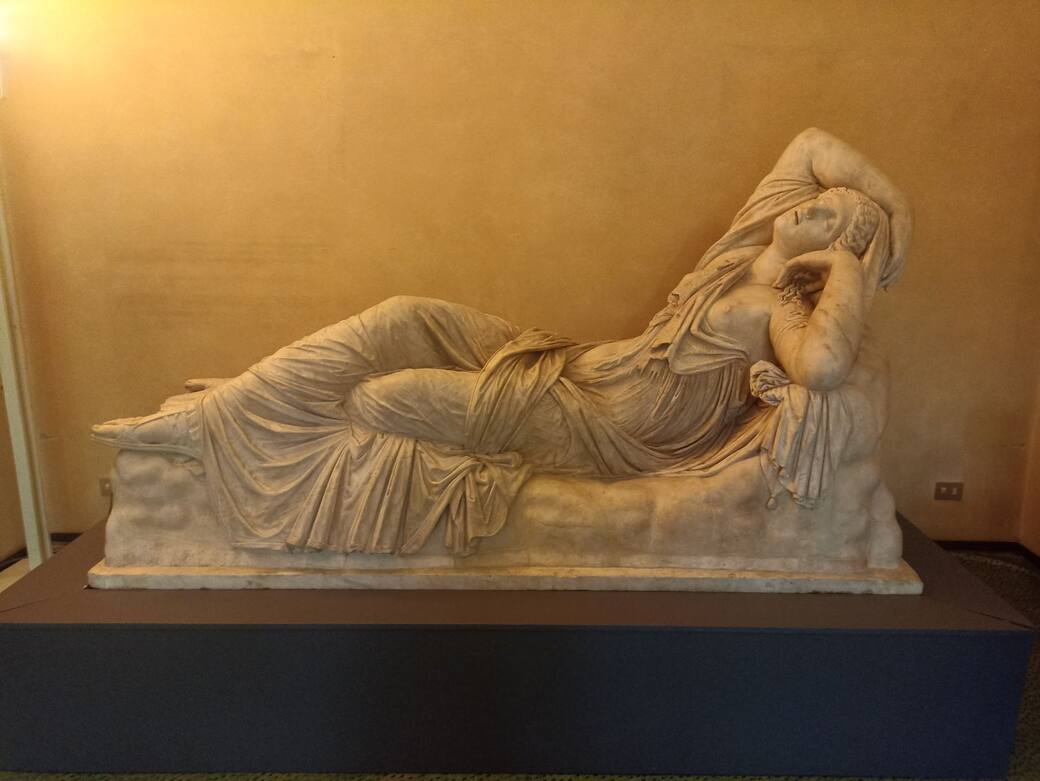 Arianna_Addormentata_scultura_romana_di_marmo_II_secolo_d.C.jpg