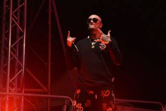 NAPLES, ITALY - 2018/06/23: Gue Pequeno an Italian rapper and songwriter, performs live in concert at Arenile Reload in Napoli during his tour Gentleman tour 2018 summer edition. (Photo by Paola Visone/Pacific Press/LightRocket via Getty Images)