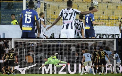 Serie A, l’Udinese vince 3-2 a Parma: è prima. Lazio-Verona 2-1. VIDEO