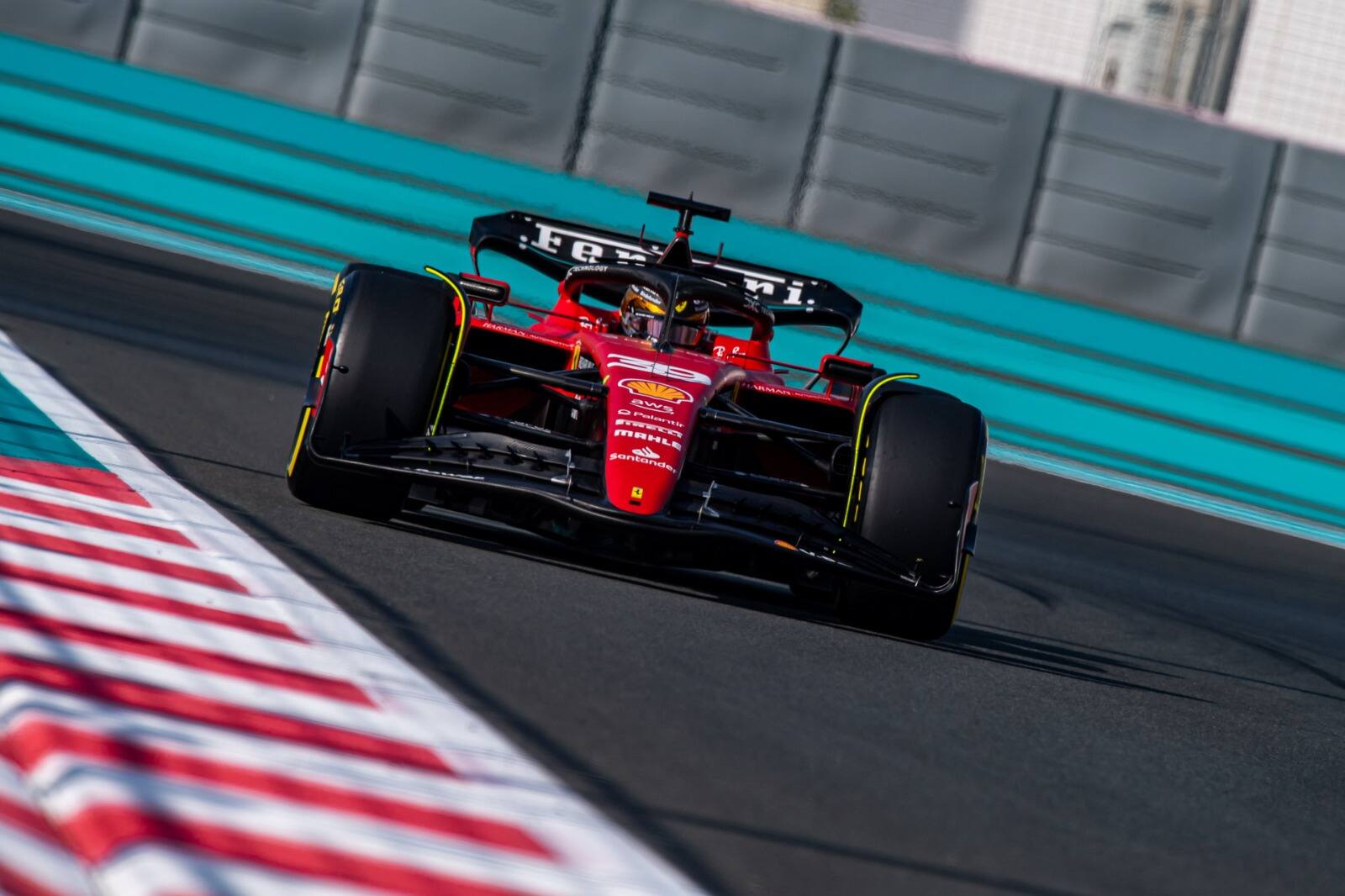 La Ferrari impegnata nei test