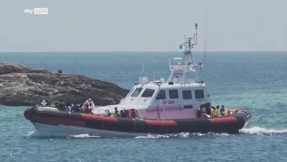 Lampedusa, naufraga barca con migranti: morti e dispersi Lampedusa, naufraga barca con migranti: morti e dispersi