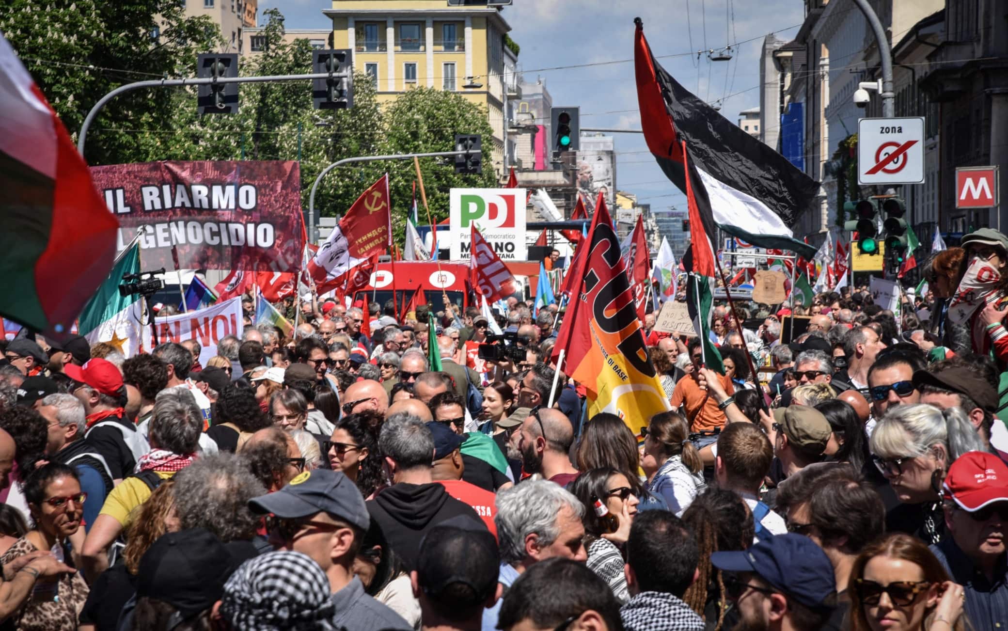corteo a milano