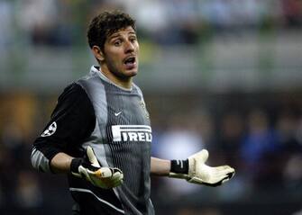 MILAN - MAY 7:  Francesco Toldo of Inter Milan loses his cool during the UEFA Champions League Semi-Final First Leg match between AC Milan and Internazionale Milano held on May 7, 2003 at the Guiseppe Meazza San Siro, in Milan, Italy. The match ended in a 0-0 draw. (Photo by Clive Brunskill/Getty Images)