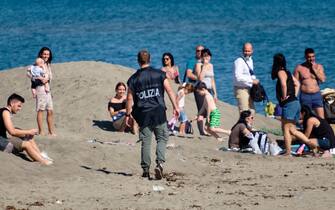 Coronavirus, Ostia: assalto alla spiaggia nel primo sabato post