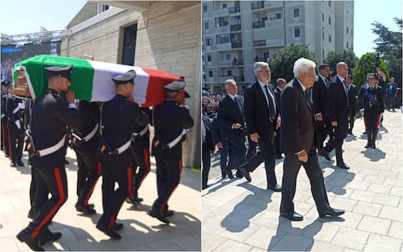Carabiniere ucciso, a Ostuni i funerali di Carlo Legrottaglie. C’è anche Mattarella Carabiniere ucciso, a Ostuni i funerali di Carlo Legrottaglie. C’è anche Mattarella