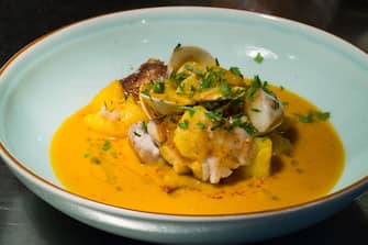 Piatto di pesce tipico della cucina peruviana