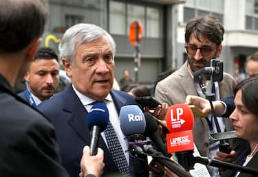 Il ministro degli Esteri Antonio Tajani durante un punto stampa in occasione del vertice del PPE, Bruxelles, 17 giugno 2024. 
ANSA/ALESSANDRO DI MEO