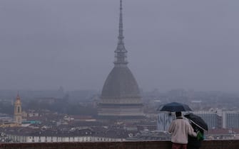 Cielo coperto e pioggia a Torino, 03 marzo 2024.
ANSA/ALESSANDRO DI MARCO