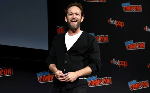 Lyle Perry Luke Perry, da Dylan in Beverly Hills 90210 a Fred in Riverdale. FOTO ...
