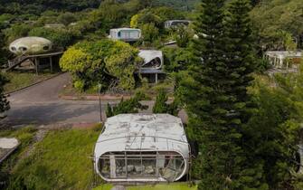 This aerial view picture taken on October 4, 2022 shows abandoned unidentified flying object (UFO) shaped houses at the Feitsui beach, also as know as Emerald Bay or Green Bay, in Wanli District, New Taipei City. - The abandoned UFO houses were reformed from Finnish architect Matti Suuronen design 'Futuro House' by Taiwanese businessman Su Ming in 1980. (Photo by Sam Yeh / AFP) (Photo by SAM YEH/AFP via Getty Images)