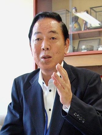 Nagasaki, JAPAN: This picture taken 27 July 2005 shows Nagasaki Mayor Iccho Ito during an interview with an AFP reporter at his office in Nagasaki, Japan's southern island of Kyushu. An assailant on 17 April 2007 shot the mayor of the southern Japanese city of Nagasaki, officials said. A police official said Iccho Ito, the mayor of the city that famously suffered a 1945 atom bomb attack, was shot in the back. Television footage showed police tackling a suspect. Gun violence is rare in Japan, which strictly controls arms possession.     AFP PHOTO/Shingo ITO (Photo credit should read SHINGO ITO/AFP via Getty Images)