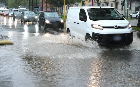 maltempo oggi allerta meteo arancione in tre regioni scuole chiuse in calabria
