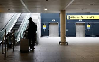 epa11977957 A person arrives at Terminal 3 at Heathrow Airport in Hillingdon, London, Britain, 21 March 2025. Heathrow Airport on 21 March announced it would be closed all day, following a power outage 'due to a fire at an electrical substation supplying the airport'.  EPA/TOLGA AKMEN
