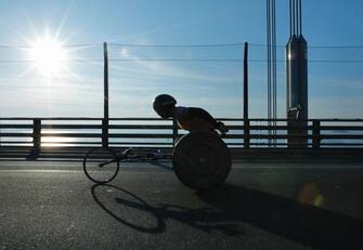 A pro wheelchair racer crosses the Verrazzano-Narrows Bridge  ahead of the 52nd Edition of the New York City Marathon on November 5, 2023. (Photo by Kena Betancur / AFP)