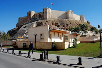 Il castello di Gaziantep, in una foto tratta da Wikipedia. Il castello di Gaziantep, struttura di epoca romana costruita nel terzo secolo, è stato distrutto dal terremoto che ha colpito il sud est della Turchia e il nord della Siria, 06 febbraio 2023. 
WIKIPEDIA
+++ ATTENZIONE LA FOTO NON PUO' ESSERE PUBBLICATA O RIPRODOTTA SENZA L'AUTORIZZAZIONE DELLA FONTE DI ORIGINE CUI SI RINVIA +++ NPK +++