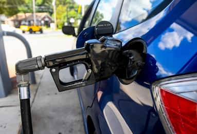 Caro benzina: oggi a 1,67 euro/litro, ai massimi dal 2014