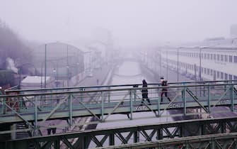 Milano, Nebbia  a Milano , vista del Naviglio Grande dal cavalcavia Don Milani (Milano - 2022-01-08, DUILIO PIAGGESI) p.s. la foto e' utilizzabile nel rispetto del contesto in cui e' stata scattata, e senza intento diffamatorio del decoro delle persone rappresentate