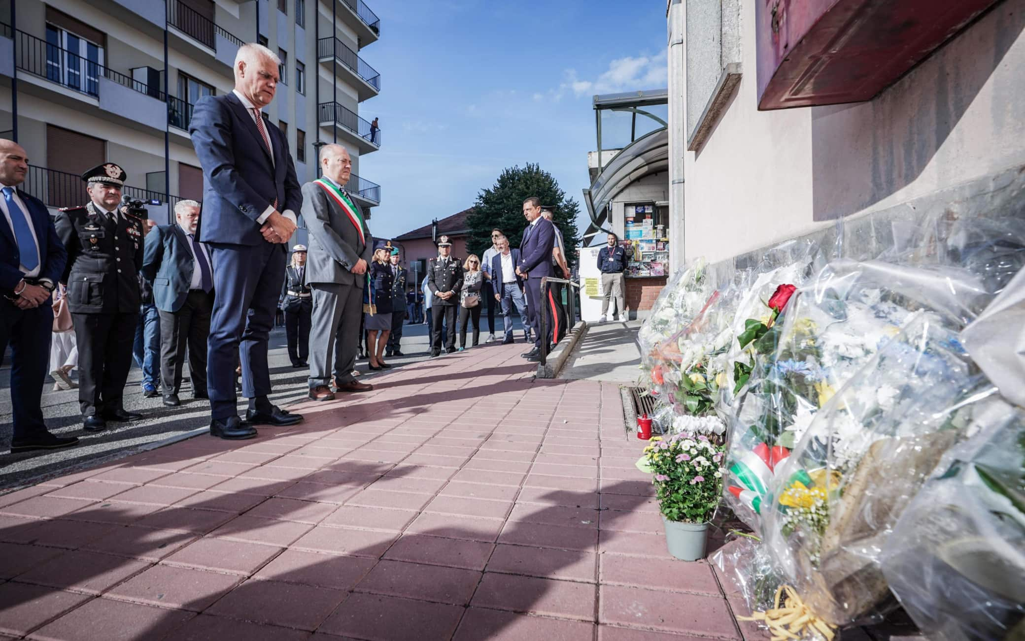 Il ministro Paolo Zangrillo in visita alla stazione di Brandizzo