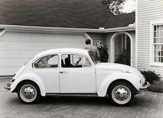(Original Caption) Profile view of a 1972 Volkswagen Super Beetle automobile. Undated photo.