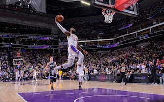 SACRAMENTO, CA - OCTOBER 29: LeBron James #23 of the Los Angeles Lakers dunks the ball during the game against the Sacramento Kings on October 29, 2023 at Golden 1 Center in Sacramento, California. NOTE TO USER: User expressly acknowledges and agrees that, by downloading and or using this Photograph, user is consenting to the terms and conditions of the Getty Images License Agreement. Mandatory Copyright Notice: Copyright 2023 NBAE (Photo by Rocky Widner/NBAE via Getty Images)