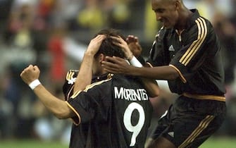 SDF04 - 20000524 - SAINT-DENIS, FRANCE : Spanish forward of Real Madrid Fernando Morientes is congratulated by his teammate French forward Nicolas Anelka (R) after Fernando Morientes scored the first goal during Champion's League final between Real Madrid and Valencia at the Stade of France in Saint-Denis, north of Paris, 24 May 2000. Real Madrid led 1-0 at half time.   (ELECTRONIC IMAGE)  EPA PHOTO AFP/PATRICK HERTZOG/eba-fxm-lc-sw