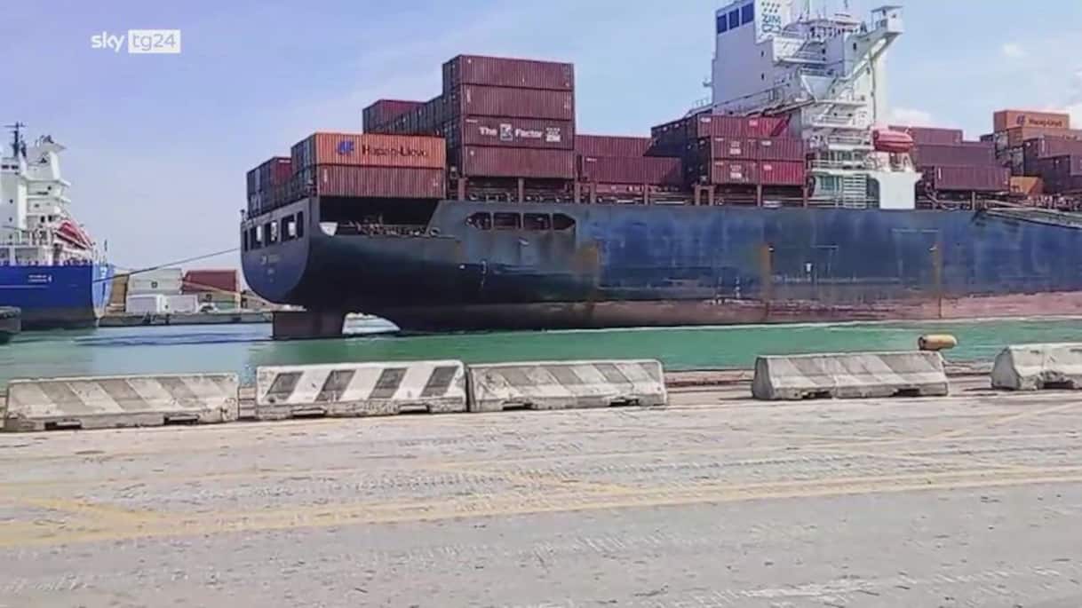 nave israeliana zim virginia a livorno portuali in protesta