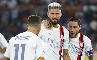 AC Milan's Olivier Giroud (C) celebrates with teammates AC Milan's Christian Pulisic (L) and AC Milan's Davide Calabria after scoring during the Italian Serie A soccer match between AS Roma and AC Milan at the Olimpico stadium in Rome, Italy, 01 September 2023. ANSA/FABIO FRUSTACI