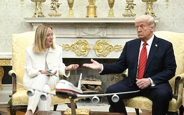 US President Donald Trump meets with Italian Prime Minister Giorgia Meloni in the Oval Office of the White House in Washington, DC, on April 17, 2025. Italy's Prime Minister Giorgia Meloni meets with Donald Trump Thursday in Washington, hoping a personal charm offensive can help convince the US president to cut a more favourable deal on EU tariffs. (Photo by Brendan SMIALOWSKI / AFP) (Photo by BRENDAN SMIALOWSKI/AFP via Getty Images)          