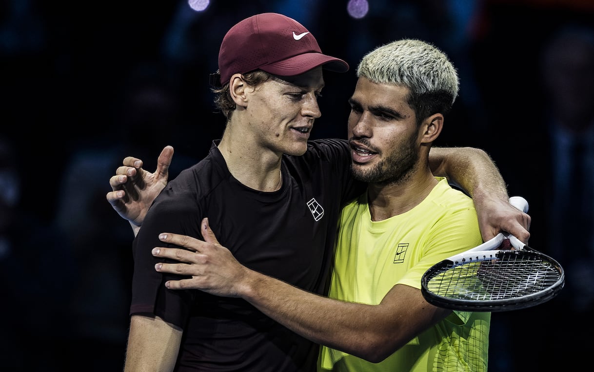 https://static.sky.it/editorialimages/15ca144dc7558c77ecba45979145e94f30c82375/skysport/it/tennis/2025/11/17/atp-finals-torino-sinner-alcaraz-commento/sinner_alcaraz_orizzontale.jpg?im=Resize,width=1218