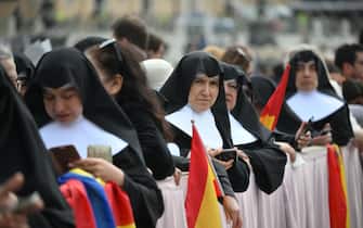 Nuns wait for Pope Leo XIV who will lead the Regina Coeli prayer from the central loggia of Saint Peter's Basilica at the Vatican City, 11 May 2025.
ANSA/ALESSANDRO DI MEO