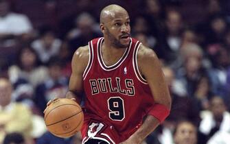 7 Feb 1999:  Ron Harper #9 of the Chicago Bulls dribbles during the game against the Los Angeles Clippers at the LA Sports Arena in Los Angeles, California. The Bulls defeated the Clippers 89-84.  Mandatory Credit: Aubrey Washington  /Allsport