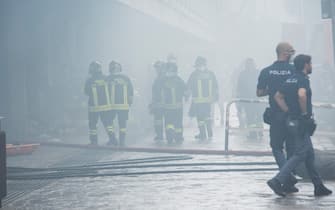 Foto Valentina Stefanelli /LaPresse
2 Giugno 2023 Roma, Italia - Cronaca -Roma, Incendio in palazzo in ristrutturazione in via Edoardo D' Onofrio Colli Aniene. Nella foto l'intervento dei Vigili del Fuoco e delle Forze dell'ordine