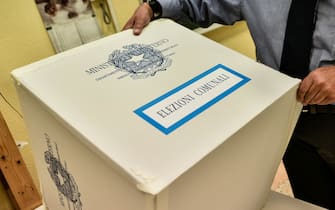 Spoglio delle schede elettorali per il ballottaggio alle elezioni comunali a sindaco di Milano (Milano - 2016-06-19, Luca Matarazzo) p.s. la foto e' utilizzabile nel rispetto del contesto in cui e' stata scattata, e senza intento diffamatorio del decoro delle persone rappresentate