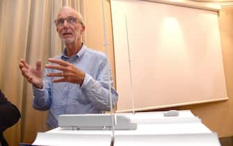 L'architetto Renzo Piano con il modellino in scala del nuovo ponte, a margine della conferenza stampa per presentare il progetto de "Il Ponte" come definito dall'architetto genovese. Genova, 07 settembre 2018. ANSA/LUCA ZENNARO