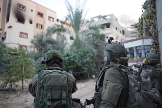 Nel corso delle attivita' condotte ieri a Gaza, soldati israeliani hanno scoperto un tunnel militare di Hamas scavato in profondità sotto a una moschea, 13 novembre 2023. ANSA/ IDF ++HO - NO SALES EDITORIAL USE ONLY++ NPK++