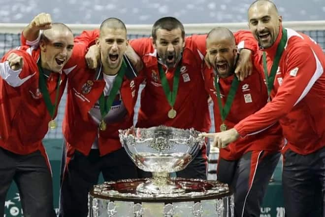 I giocatori serbi festeggiano la Coppa Davis vinta nel 2010