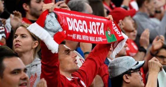 https://static.sky.it/editorialimages/16453e587ae636a85adc1f48fbfd8a59220341fa/skysport/it/calcio/premier-league/2025/08/15/liverpool-bournemouth-diogo-jota-tributo-foto/getty_jota_liverpool_bournemouth_og.jpg?im=Resize,width=565